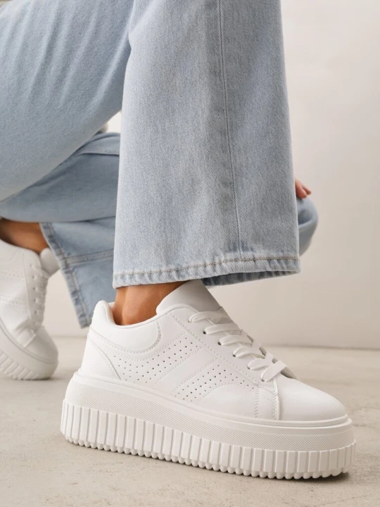Zdjęcie produktu Białe Sneakersy na Platformie Ozdobione Perforacją Eleainna