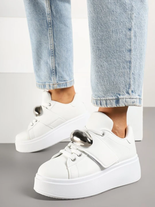 Zdjęcie produktu Białe Sneakersy na Platformie z Metaliczną Ozdobą Weolinne Mellisa