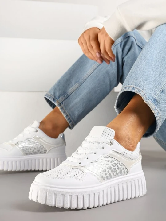 Zdjęcie produktu Białe Sneakersy na Platformie z Tłoczeniami Zdobione Panterkowym Printem Herraza