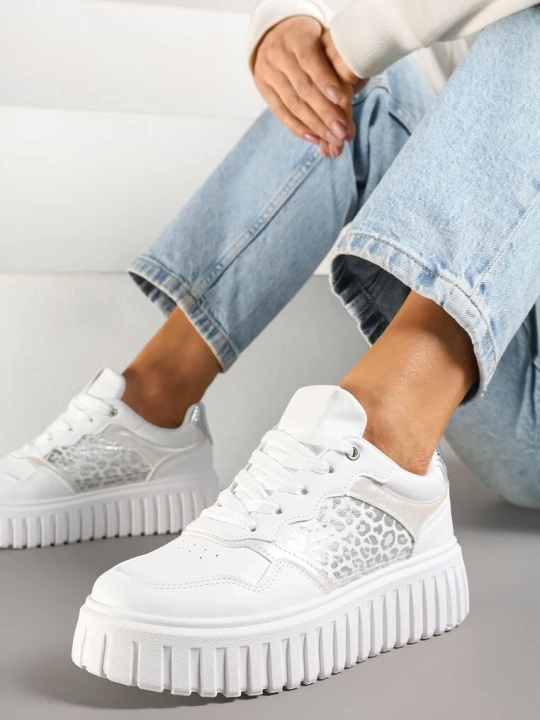 Zdjęcie produktu Białe Sneakersy na Platformie z Tłoczeniem Ozdobione Panterką i Perforacją Udivaya Renda