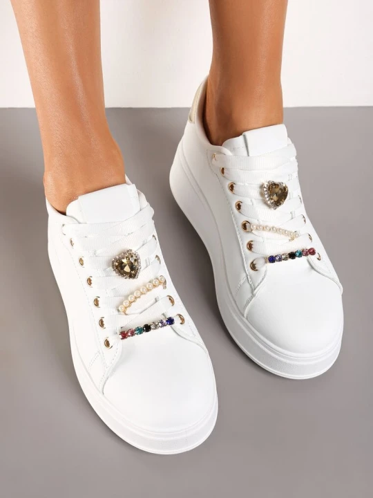 Zdjęcie produktu Białe Sneakersy na Platformie z Zawieszkami na Sznurówkach Ellamas
