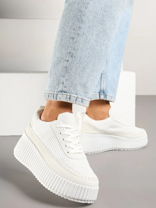 Zdjęcie produktu Białe Sneakersy na Tłoczonej Platformie z Ozdobnymi Przeszyciami Faloviela Ideal