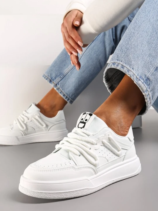 Zdjęcie produktu Białe Sneakersy Ozdobione Naszywką z Pandą i Szerokimi Sznurówkami Wannia