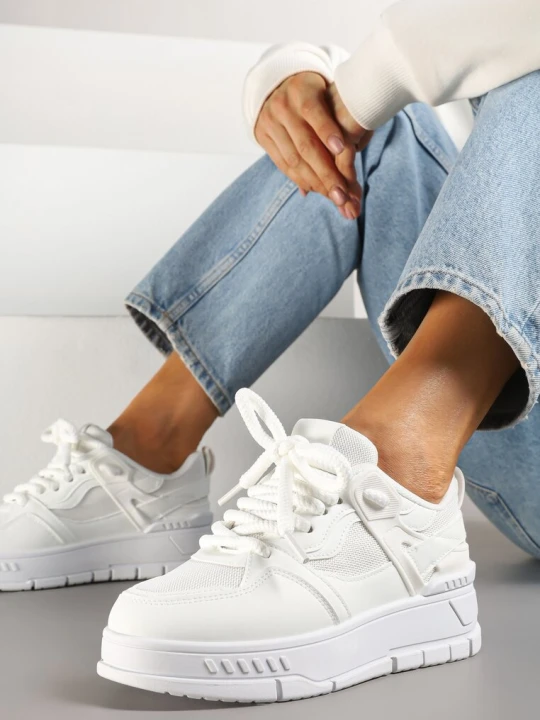Zdjęcie produktu Białe Sneakersy Streetwearowe na Niskiej Platformie Veniffia Ideal