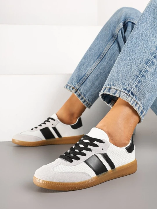 Zdjęcie produktu Biało-Czarne Sneakersy Tenisówki z Ozdobnymi Paskami Nelidi Seastar