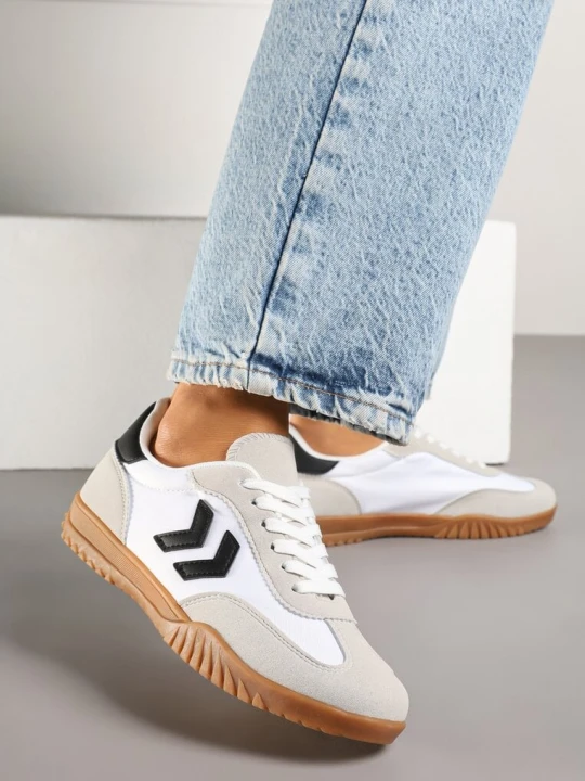 Zdjęcie produktu Białe Sneakersy Typu Kultowe Tenisówki Zdobione Przeszyciami Naporae Fashion Belle