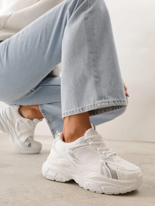 Zdjęcie produktu Białe Sneakersy VICES na Geometrycznej Platformie z Perforacją Elinata