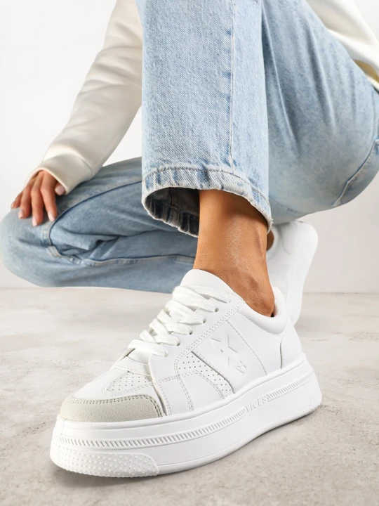 Zdjęcie produktu Białe Sneakersy Vices na Grubej Podeszwie Ozdobione Gwiazdką Fenalia