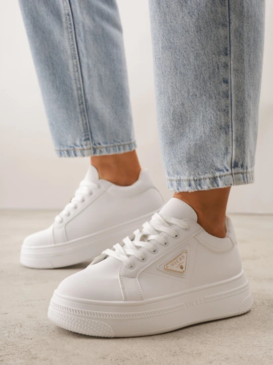 Zdjęcie produktu Białe Sneakersy VICES na Grubej Podeszwie z Bieżnikiem Zdobionej Gwiazdką Natevia