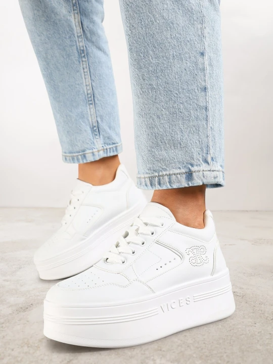 Zdjęcie produktu Białe Sneakersy Vices na Grubej Podeszwie z Metalicznymi Wstawkami Nelesea