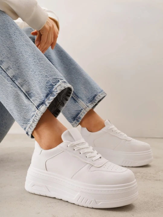 Zdjęcie produktu Białe Sneakersy VICES na Grubej Tłoczonej Podeszwie Riovelle