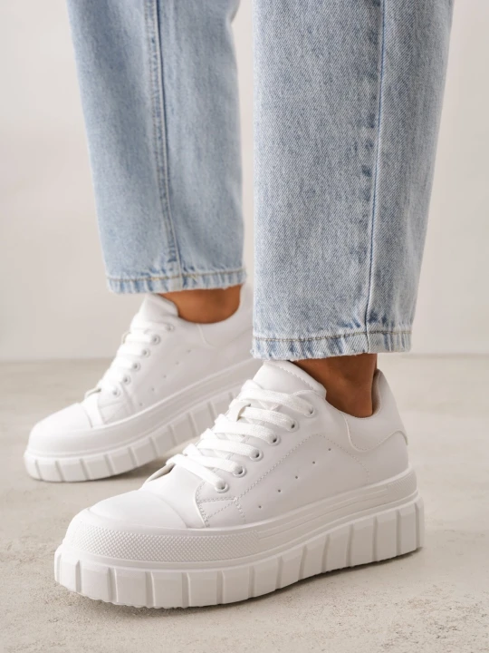Zdjęcie produktu Białe Sneakersy VICES na Grubej Tłoczonej Podeszwie z Perforacją Diomerine