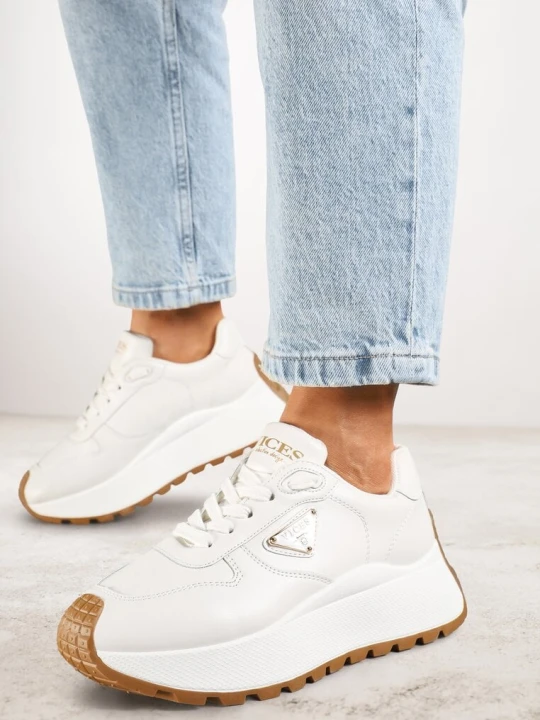 Zdjęcie produktu Białe Sneakersy Vices na Platformie Ozdobione Metaliczną Aplikacją Nelviera