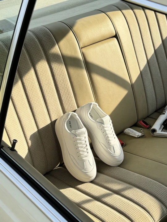 Zdjęcie produktu Białe Sneakersy VICES na Platformie w Stylu lat 90. Donah