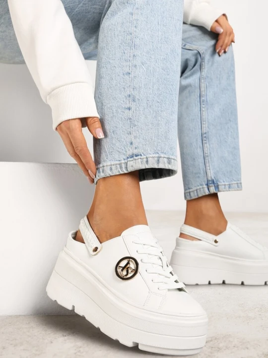 Zdjęcie produktu Białe Sneakersy Vices na Platformie z Tłoczeniem Paskiem na Pięcie i Metaliczną Aplikacją Selfedi