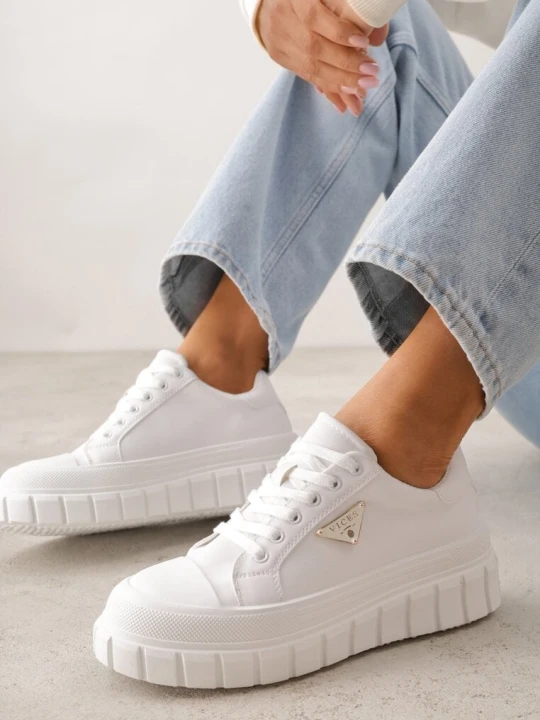 Zdjęcie produktu Białe Sneakersy VICES na Tłoczonej Podeszwie w Stylu Chunky Myninis
