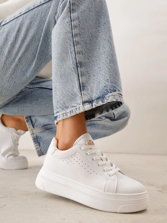 Zdjęcie produktu Białe Sneakersy VICES Ozdobione Gwiazdą i Błyszczącą Wstawką Oranatta