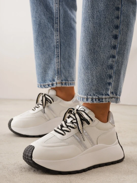 Zdjęcie produktu Białe Sneakersy VICES w Stylu Streetwearowym na Grubej Podeszwie Ilinatea