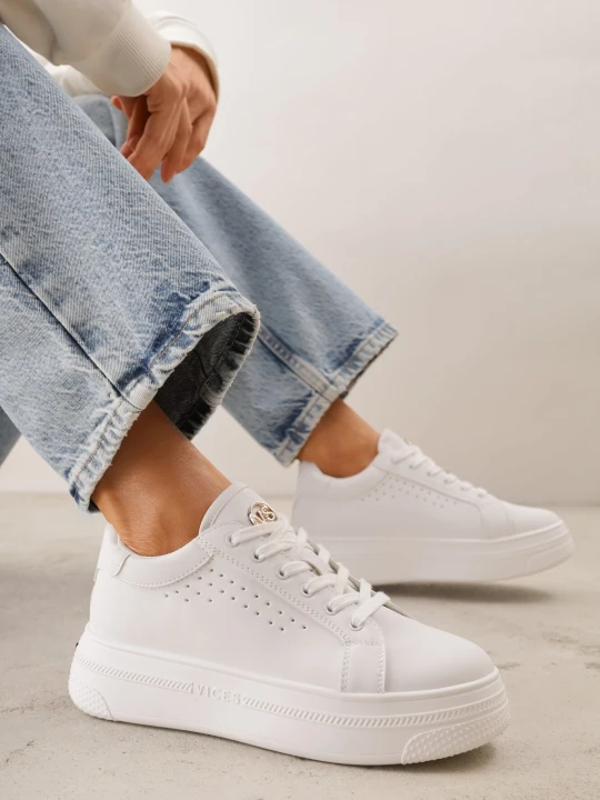 Zdjęcie produktu Białe Sneakersy VICES z Metaliczną Wstawką Perforacją i Gwiazdą Edanatia