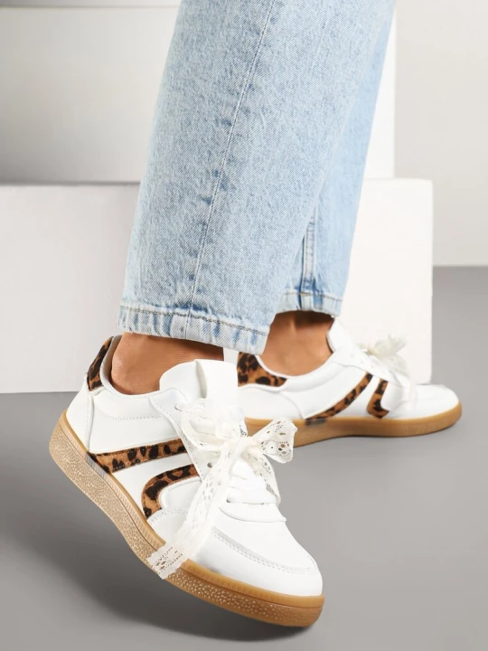 Zdjęcie produktu Białe Sneakersy w Stylu Klasycznych Tenisówek z Odpinaną Kokardką Korimarela