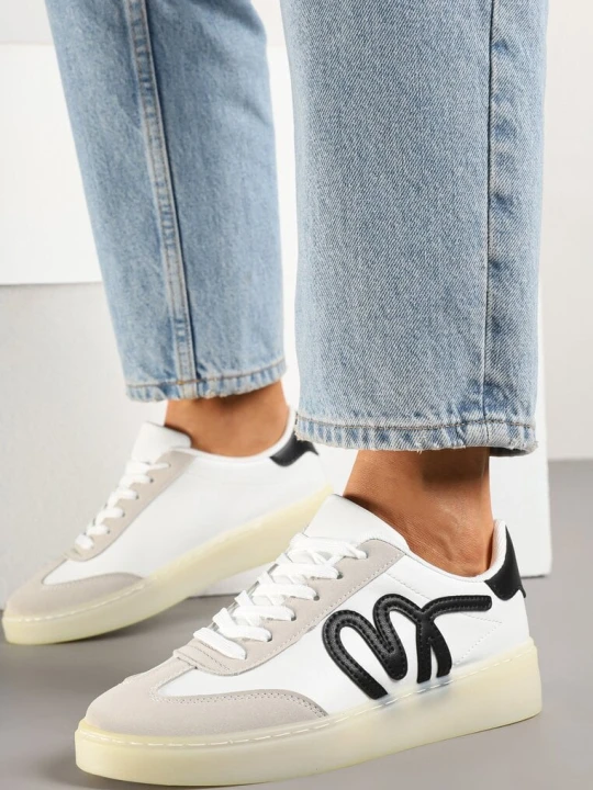 Zdjęcie produktu Białe Sneakersy w Stylu Klasycznych Tenisówek z Ozdobną Aplikacją Elddiva Maira