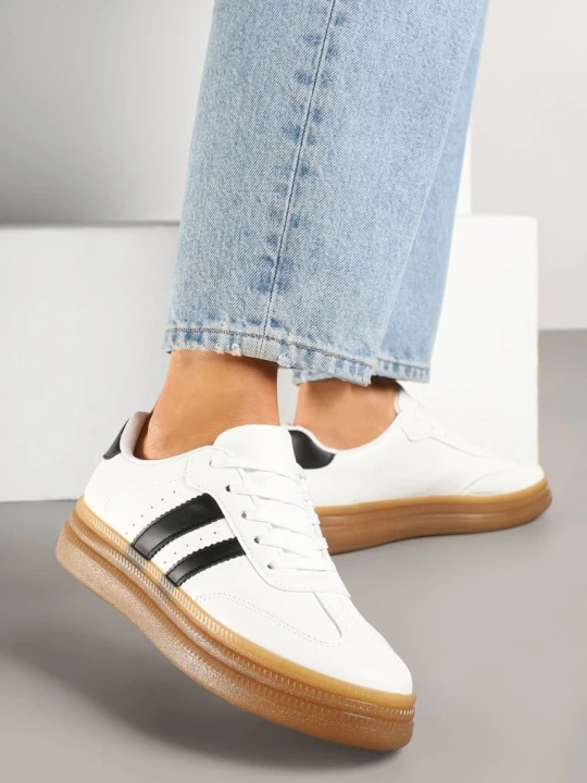 Zdjęcie produktu Białe Sneakersy w Stylu Tenisówek z Perforacją i Ozdobnymi Paskami Jenarosea Lady Glory