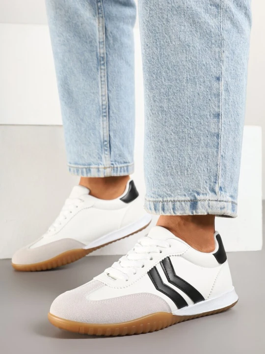 Zdjęcie produktu Białe Sneakersy w Typie Tenisówek z Ozdobnymi Paskami Zommea