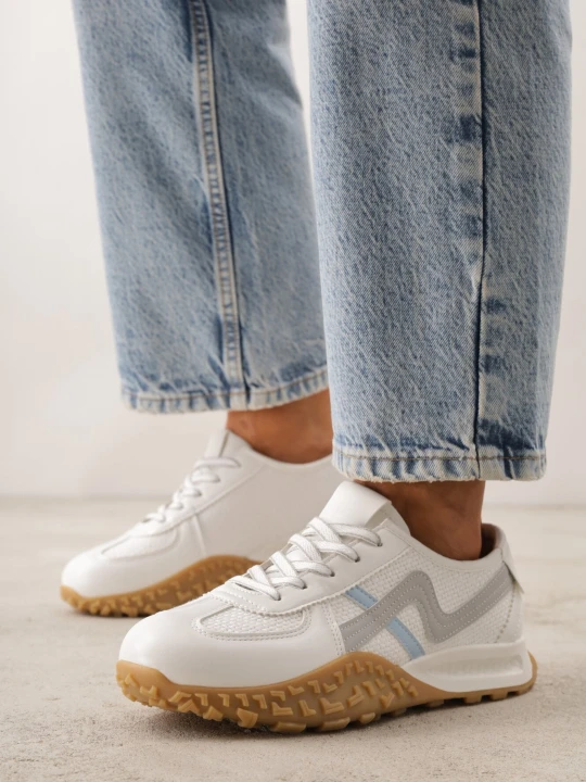 Zdjęcie produktu Białe Sneakersy z Abstrakcyjną Podeszwą z Tłoczeniem i Ozdobnymi Paskami Emaliane Maira