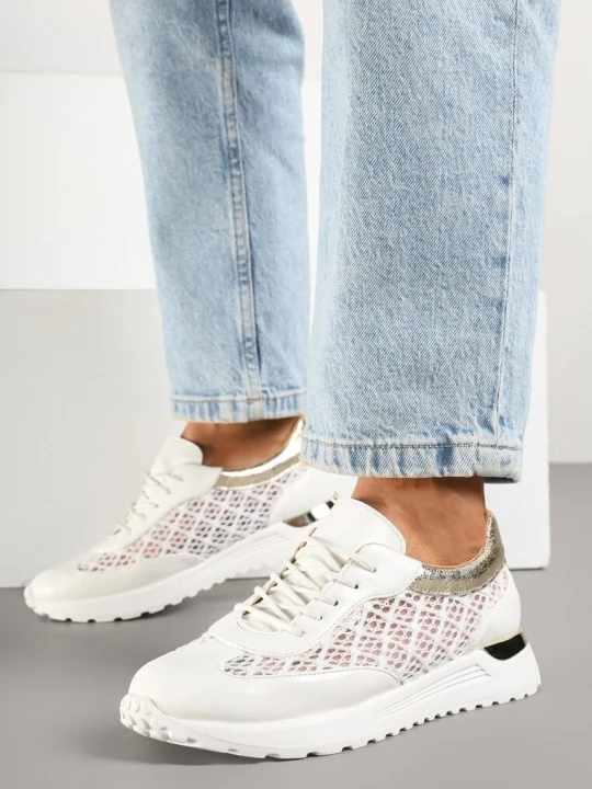 Zdjęcie produktu Białe Sneakersy z Ażurowym Zdobieniem i Metalicznymi Wstawkami Sesovienna Mellisa
