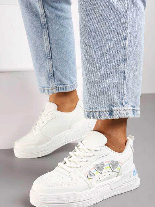 Zdjęcie produktu Białe Sneakersy z Błyszczącymi Serduszkami Iriene