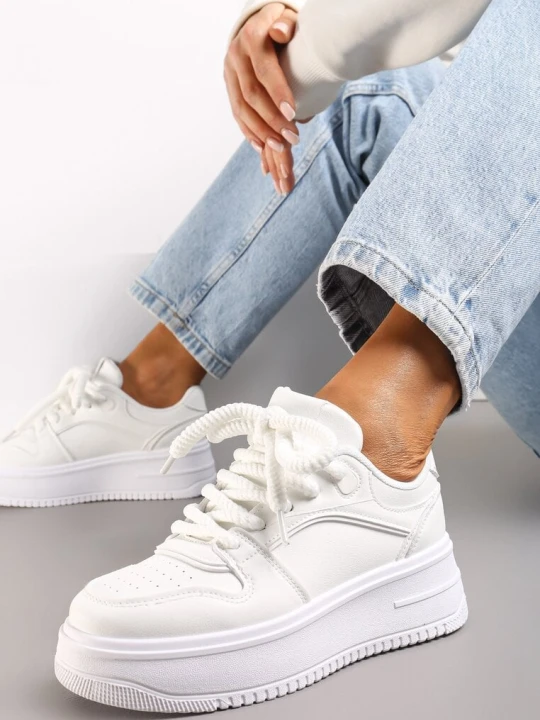 Zdjęcie produktu Białe Sneakersy z Cholewką z Licznymi Wstawkami na Grubej Podeszwie Lenarise