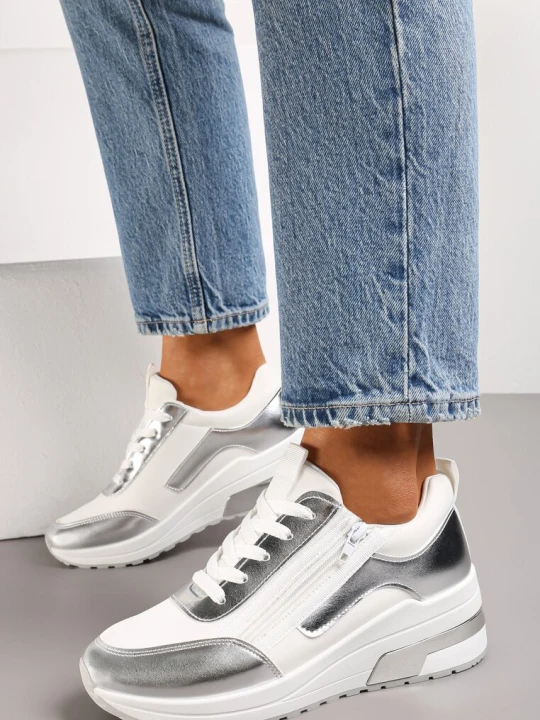 Zdjęcie produktu Biało-Srebrne Sneakersy z Ekoskóry z Połyskującymi Detalami i Ozdobnym Zamkiem Raviles