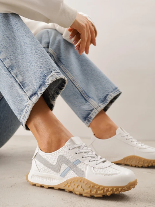 Zdjęcie produktu Białe Sneakersy z Futurystyczną Tłoczoną Podeszwą i Geometrycznym Wzorem Emalorine Maira