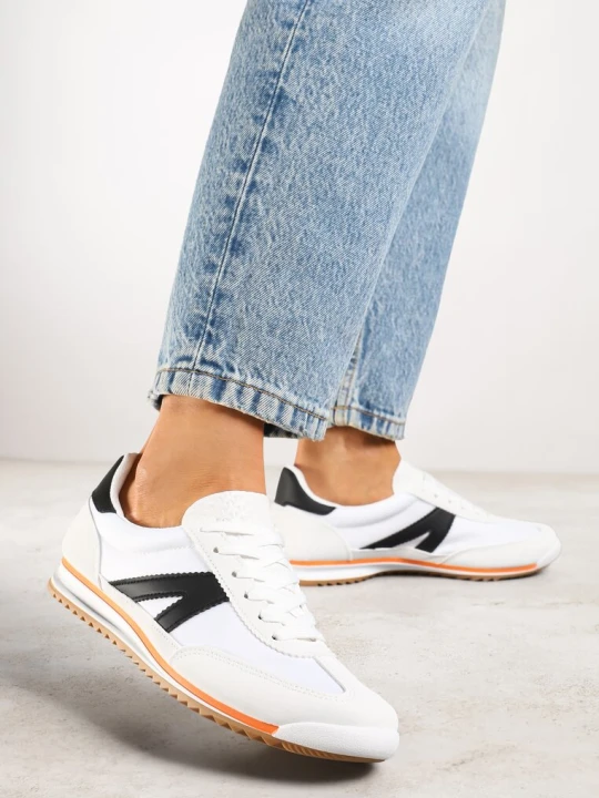 Zdjęcie produktu Białe Sneakersy z Geometrycznym Wzorem Zoloti Renda