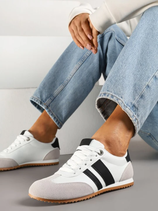 Zdjęcie produktu Białe Sneakersy z Geometrycznymi Paskami Desmira