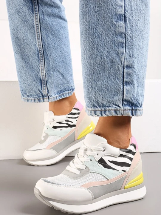Zdjęcie produktu Białe Sneakersy z Kolorowymi Wstawkami na Ukrytym Koturnie Eirlys