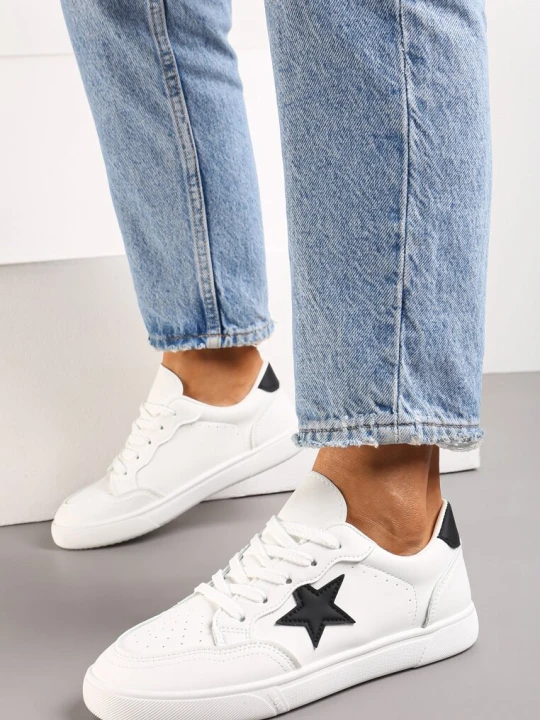 Zdjęcie produktu Białe Sneakersy z Naszywką w Kształcie Gwiazdki Desdema