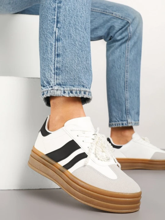 Zdjęcie produktu Białe Sneakersy z Odpinaną Zawieszką z Pereł na Niskiej Platformie Anobe