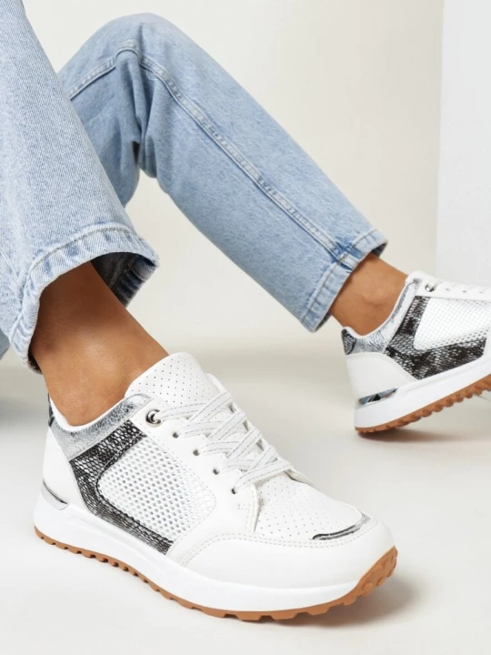 Zdjęcie produktu Białe Sneakersy z Ozdobnym Paskiem na Cholewce Vilani
