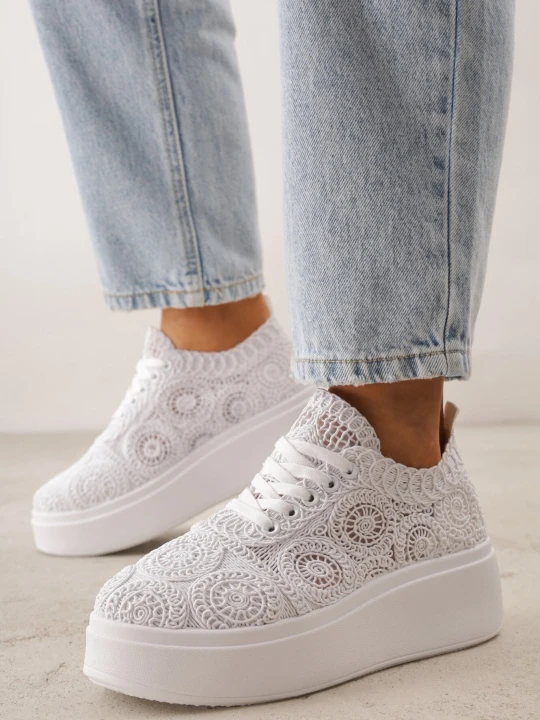 Zdjęcie produktu Białe Sneakersy z Plecionki na Grubej Podeszwie w Stylu Boho Dacara C'M Paris