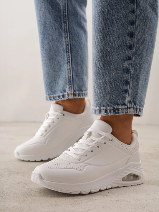Zdjęcie produktu Białe Sneakersy z Podeszwą Air i Ozdobną Perforacją Florias