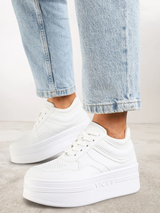 Zdjęcie produktu Białe Sznurowane Sneakersy Vices na Grubej Podeszwie Ozdobiona Napisem Annalira