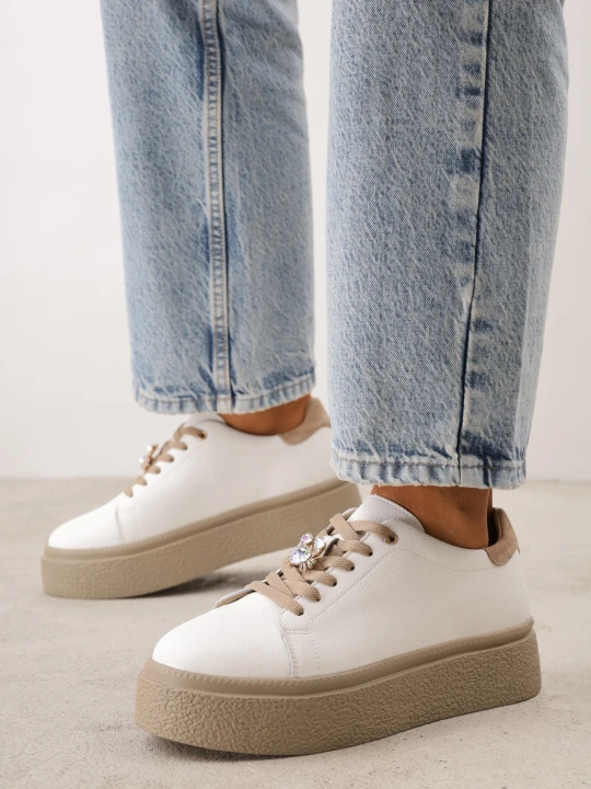 Zdjęcie produktu Biało-Beżowe Minimalistyczne Sneakersy Skórzane na Platformie z Aplikacją z Cyrkoniami Gorisa Goodin