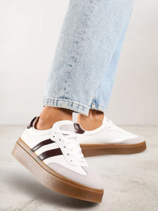 Zdjęcie produktu Biało-Bordowe Sneakersy na Kauczukowej Podeszwie Ozdobione Paskami Nilimea Via Giulia