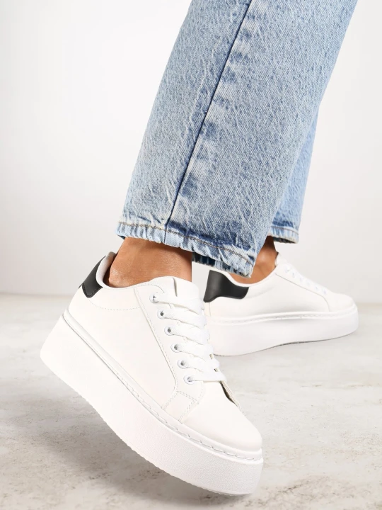 Zdjęcie produktu Biało-Czarne Casualowe Sneakersy na Grubej Podeszwie Tiadonia Vices