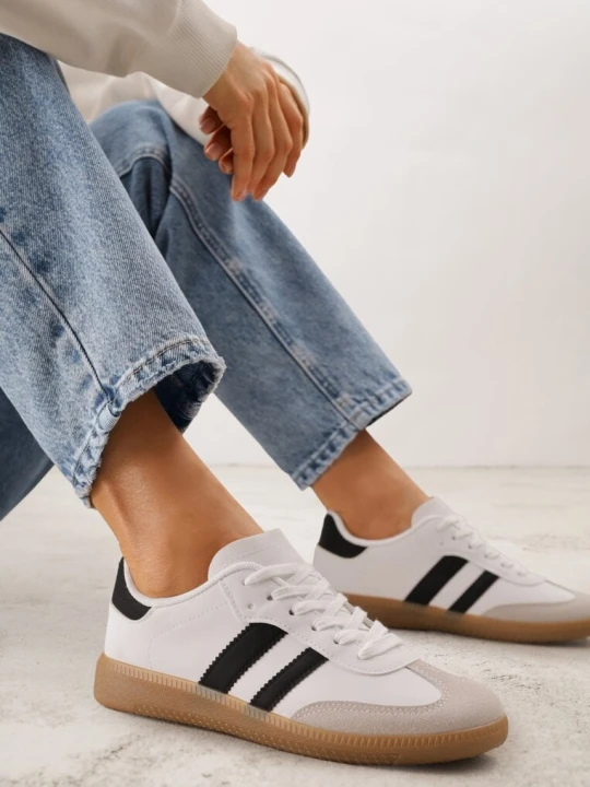 Zdjęcie produktu Biało-Czarne Casualowe Sneakersy na Płaskiej Podeszwie z Paskami Jereria Gowin