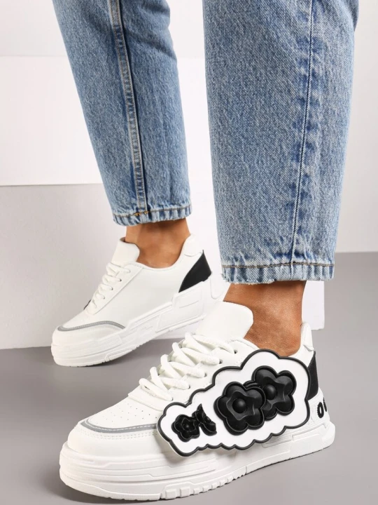 Zdjęcie produktu Biało-Czarne Sneakersy na Grubej Podeszwie z Gumowymi Zdobieniami w Postaci Kwiatów Benalita