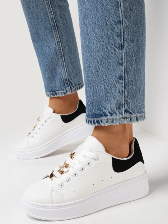 Zdjęcie produktu Biało-Czarne Sneakersy na Grubej Podeszwie z Metaliczną Wstawką Staneva