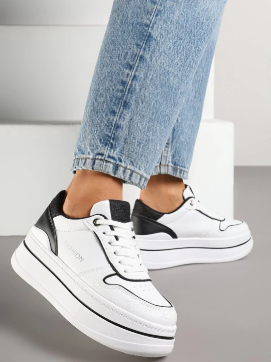 Zdjęcie produktu Biało-Czarne Sneakersy na Grubej Podeszwie z Napisem i Brokatem Odivena Mellisa