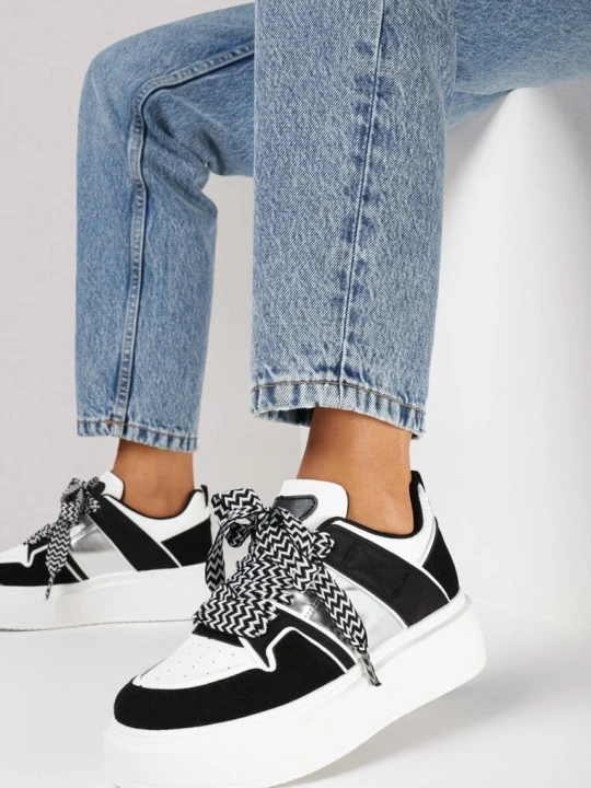 Zdjęcie produktu Biało-Czarne Sneakersy na Grubej Podeszwie z Przeszyciami i Zdobionymi Sznurówkami Nalveri
